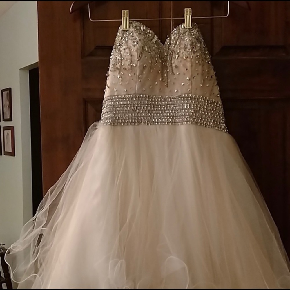 Junior prom dress. Only worn once!!